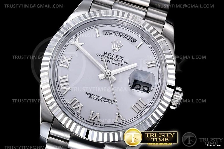 1019 RDD0224F – DayDate 36mm Vibrant 705